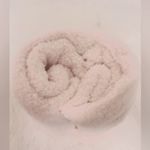 🌺LULU & COCO KIDS HOODED BLANKET- NWT. - Picture 8 of 10